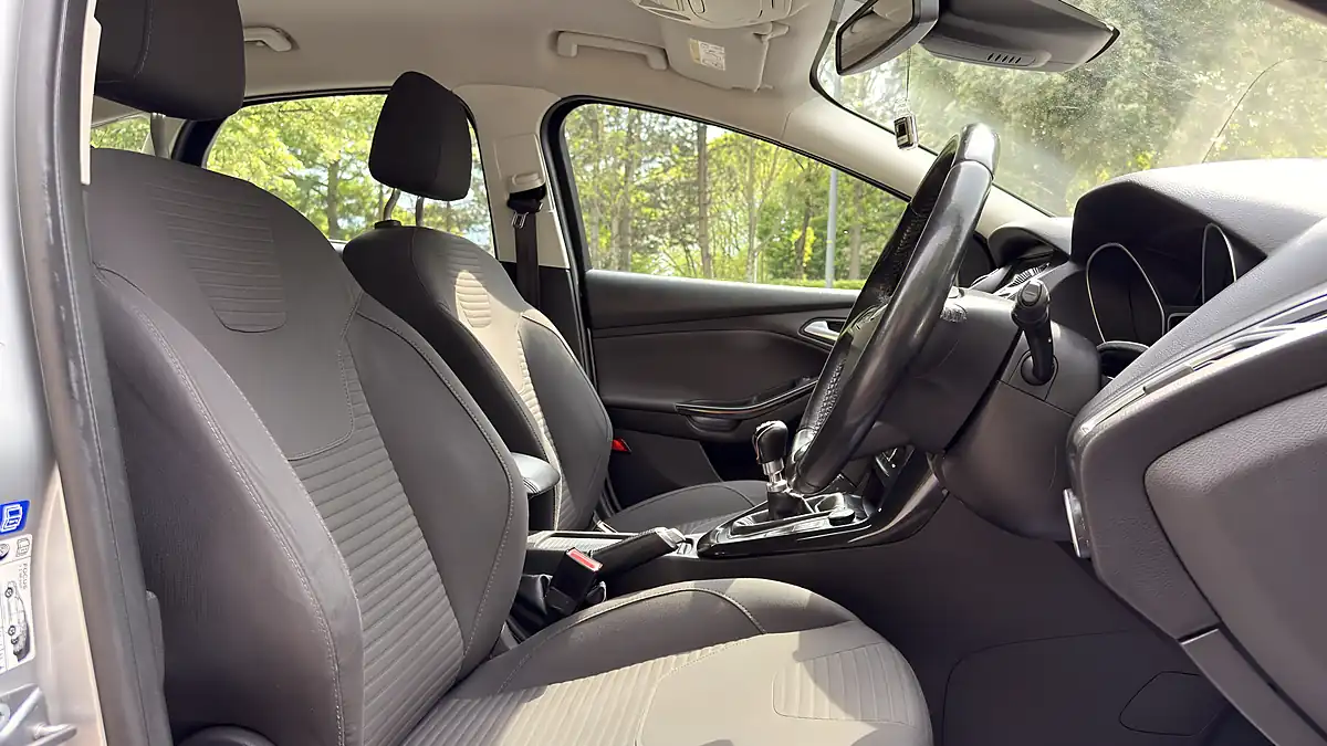 Used 2016 Ford Focus Titanium Silver - Interior and Exterior details 15