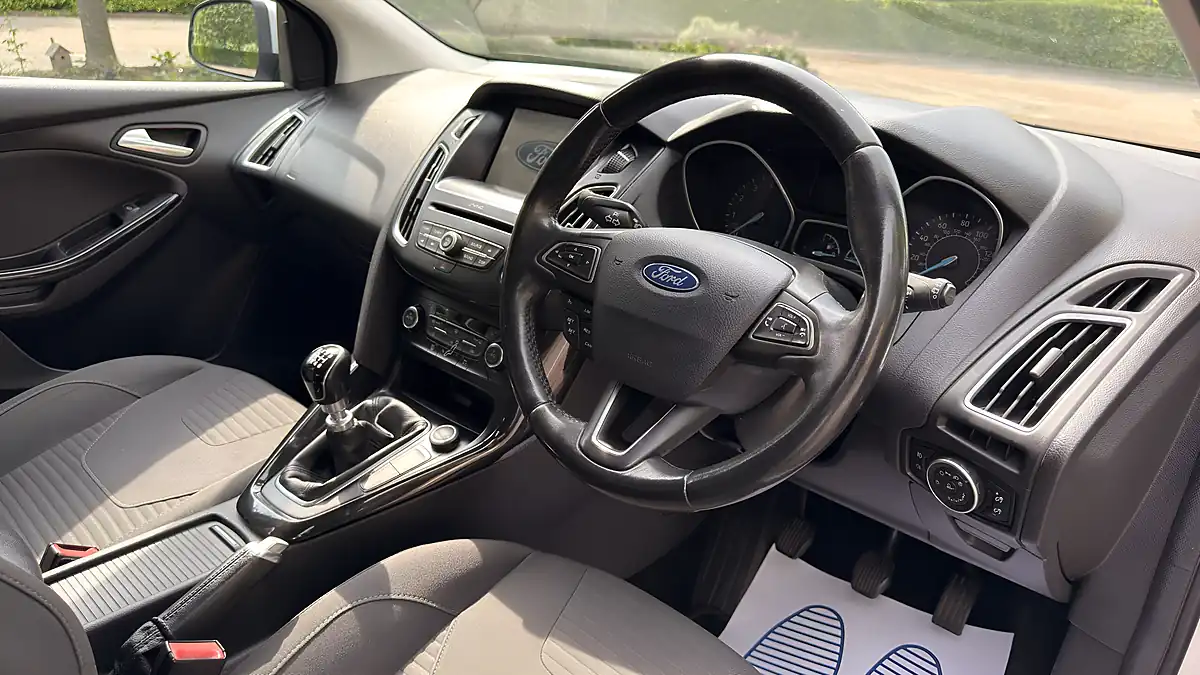 Used 2016 Ford Focus Titanium Silver - Interior and Exterior details 16