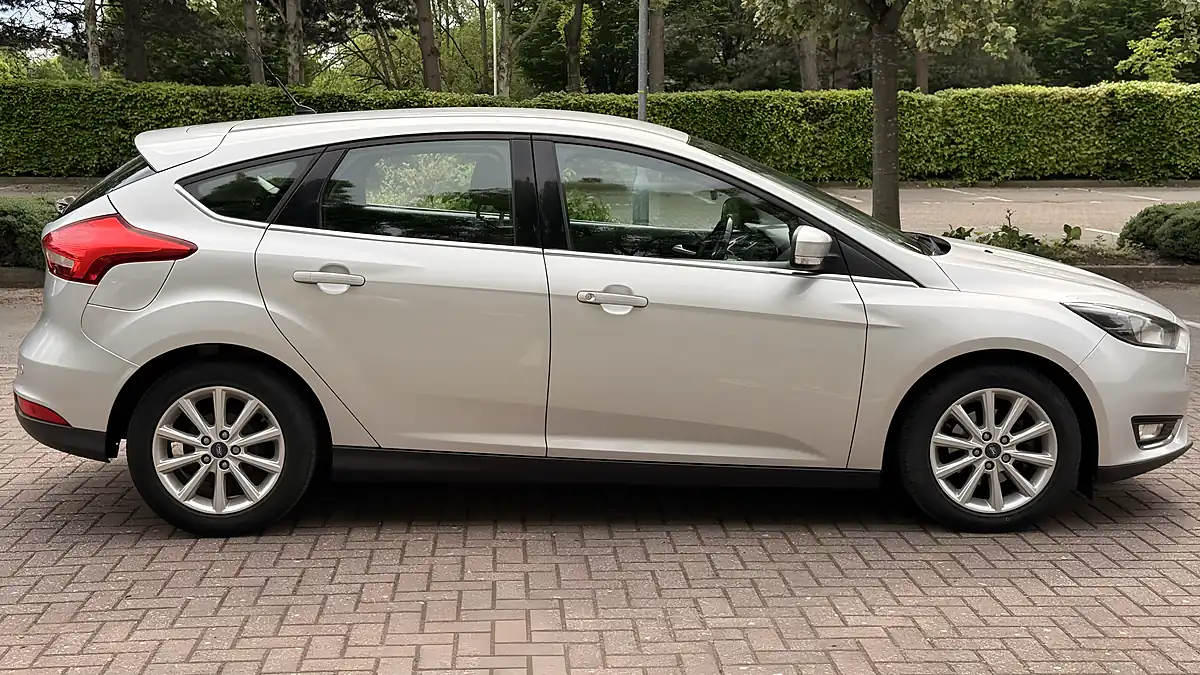 Used 2016 Ford Focus Titanium Silver - Interior and Exterior details 7