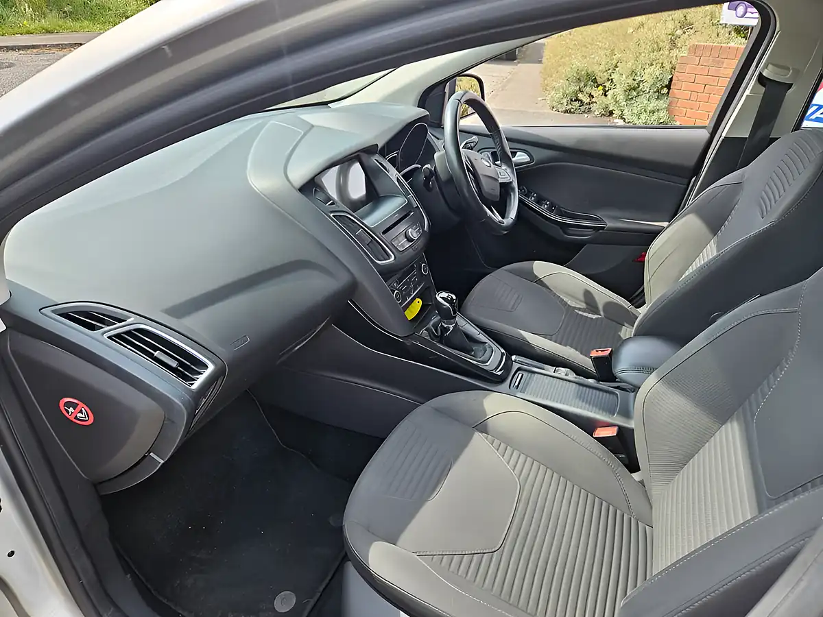 Used 2016 Ford Focus Titanium Silver - Interior and Exterior details 13