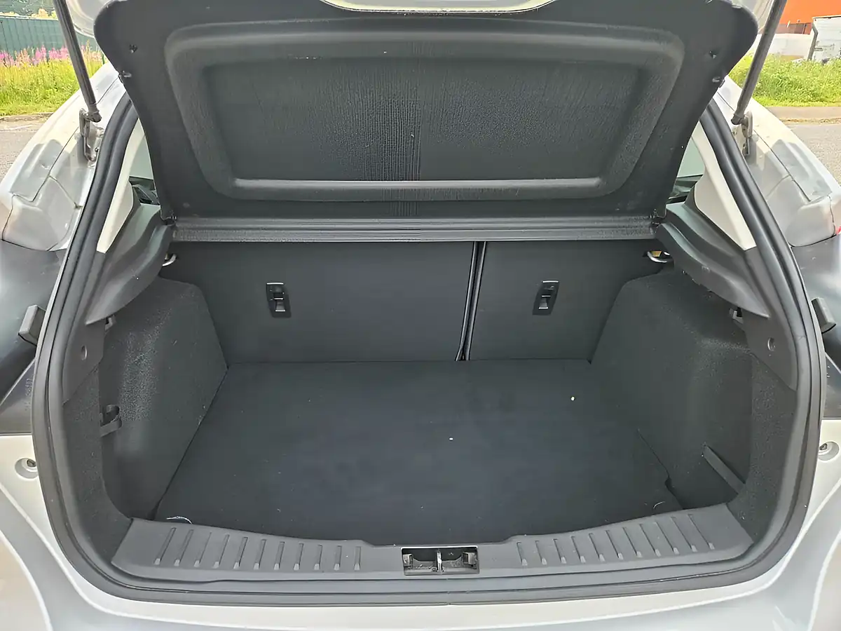 Used 2016 Ford Focus Titanium Silver - Interior and Exterior details 9