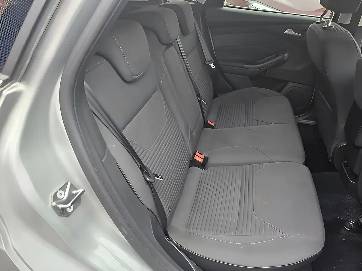 Used 2016 Ford Focus Titanium Silver - Interior and Exterior details 6