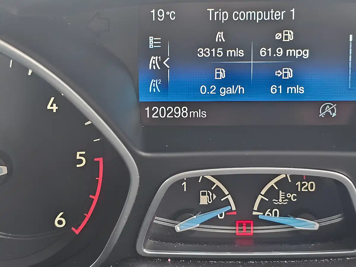 Used 2016 Ford Focus Titanium Silver - Interior and Exterior details 9