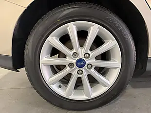 Used 2016 Ford Focus Titanium Silver - Interior and Exterior details 18