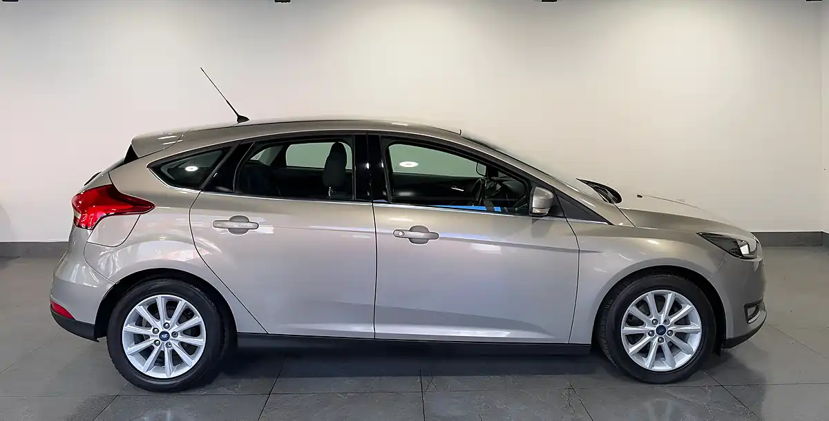 Used 2016 Ford Focus Titanium Silver - Interior and Exterior details 2