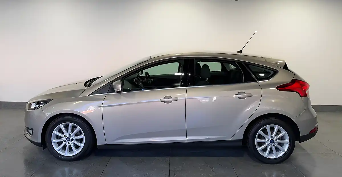 Used 2016 Ford Focus Titanium Silver - Interior and Exterior details 6