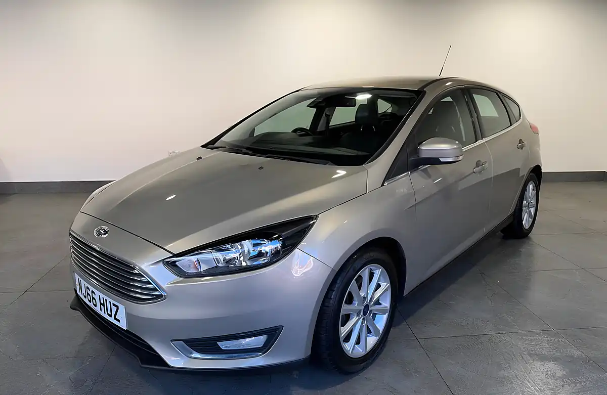 Used 2016 Ford Focus Titanium Silver - Interior and Exterior details 7