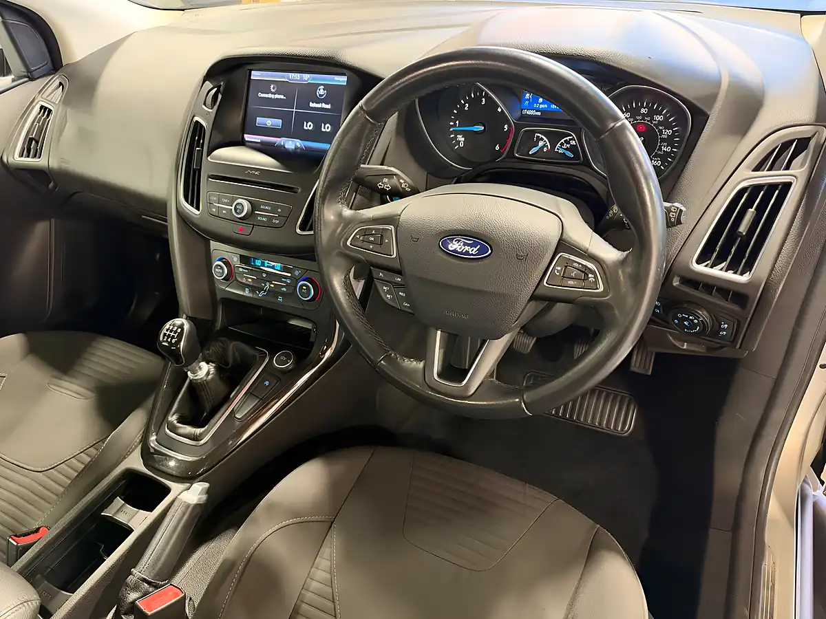 Used 2016 Ford Focus Titanium Silver - Interior and Exterior details 9