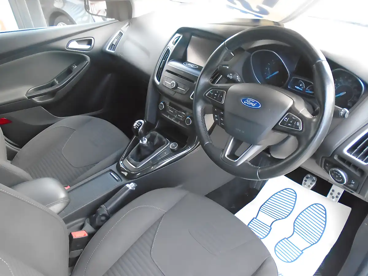 Used 2016 Ford Focus Titanium Silver - Interior and Exterior details 11