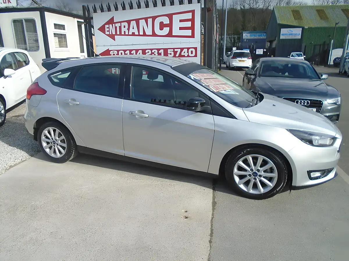 Used 2016 Ford Focus Titanium Silver - Interior and Exterior details 2