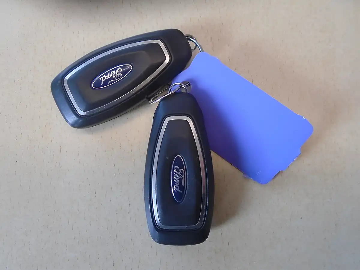 Used 2016 Ford Focus Titanium Silver - Interior and Exterior details 20