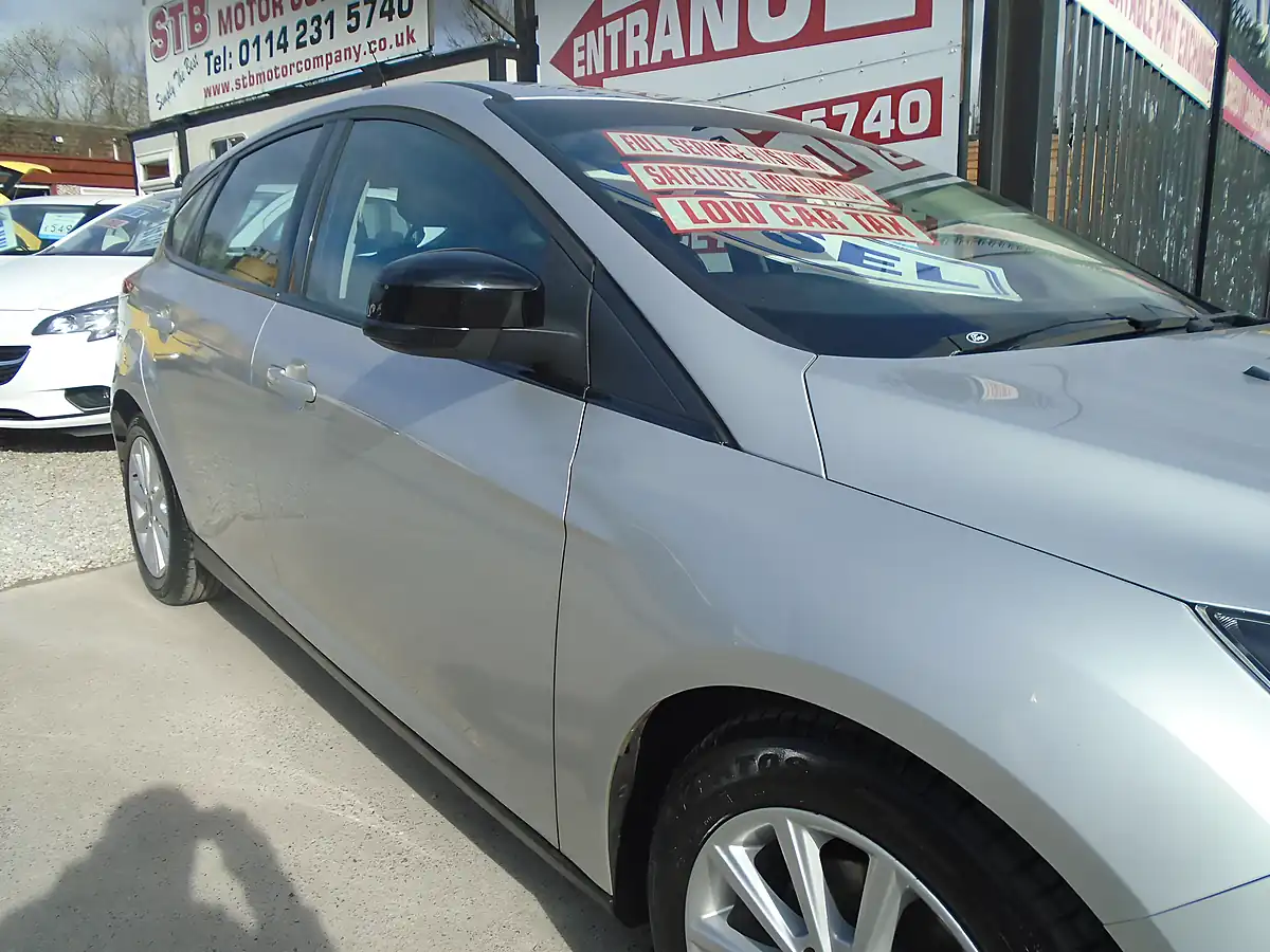 Used 2016 Ford Focus Titanium Silver - Interior and Exterior details 4