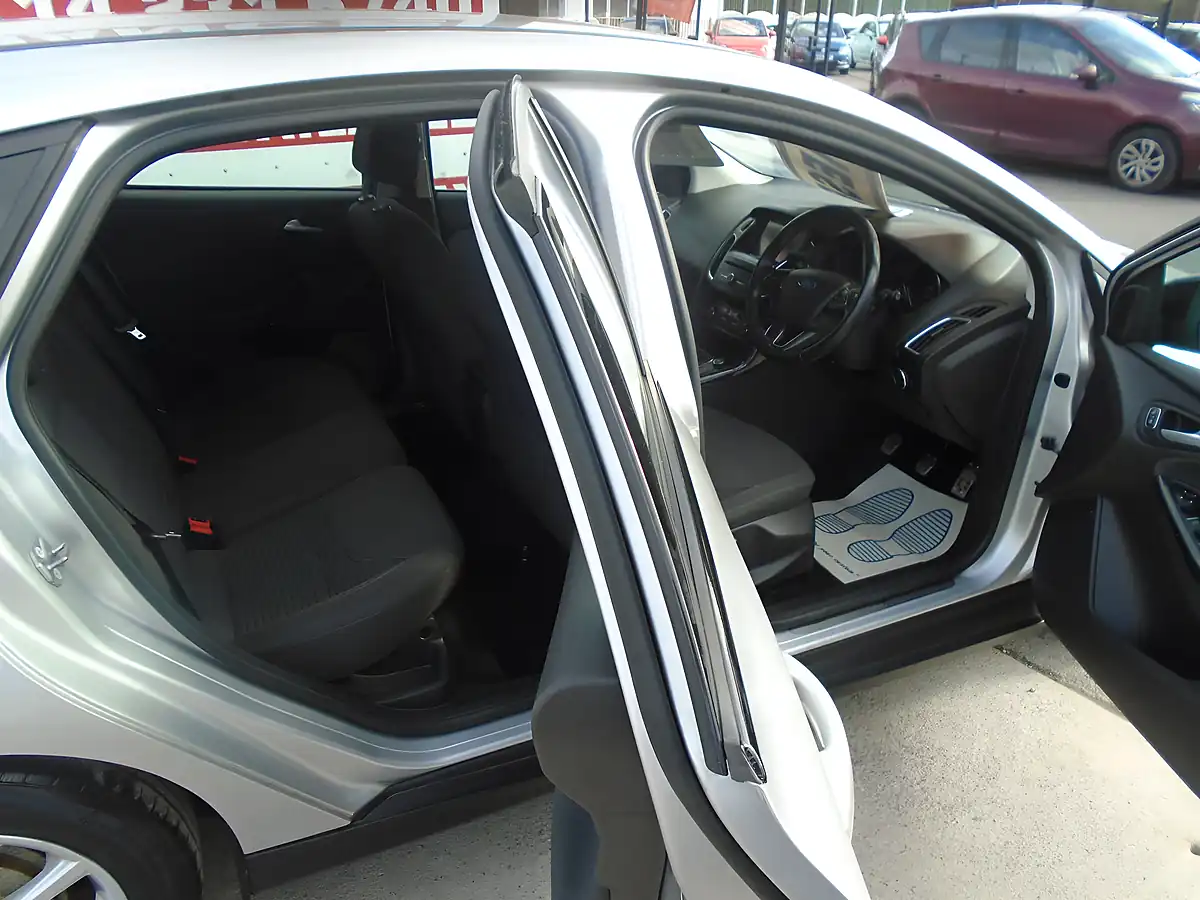 Used 2016 Ford Focus Titanium Silver - Interior and Exterior details 9