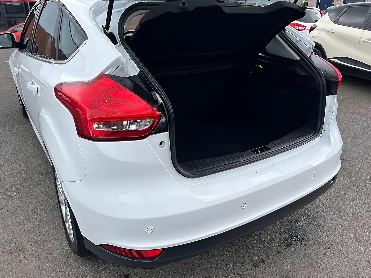 Used 2016 Ford Focus Titanium White - Interior and Exterior details 10