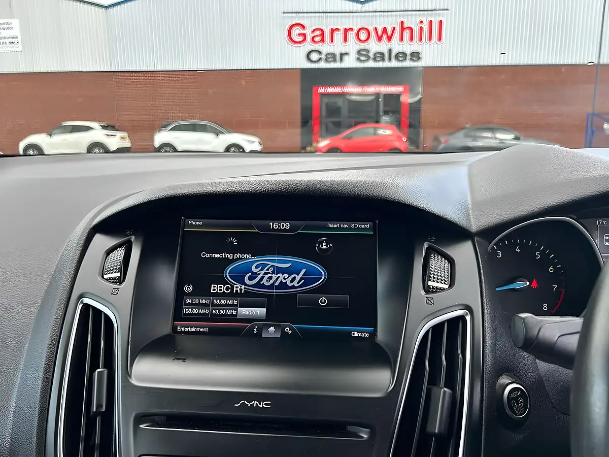 Used 2016 Ford Focus Titanium White - Interior and Exterior details 13