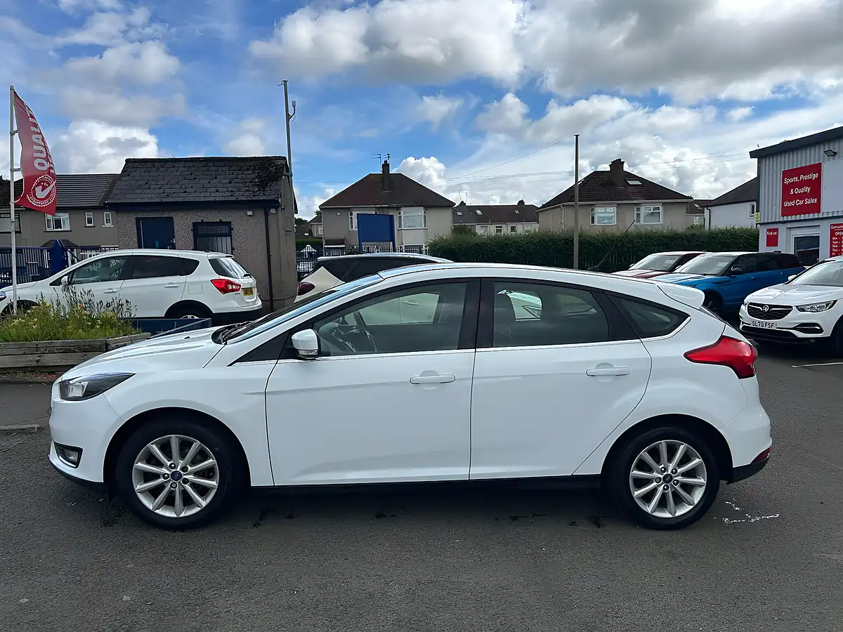 Used 2016 Ford Focus Titanium White - Interior and Exterior details 7