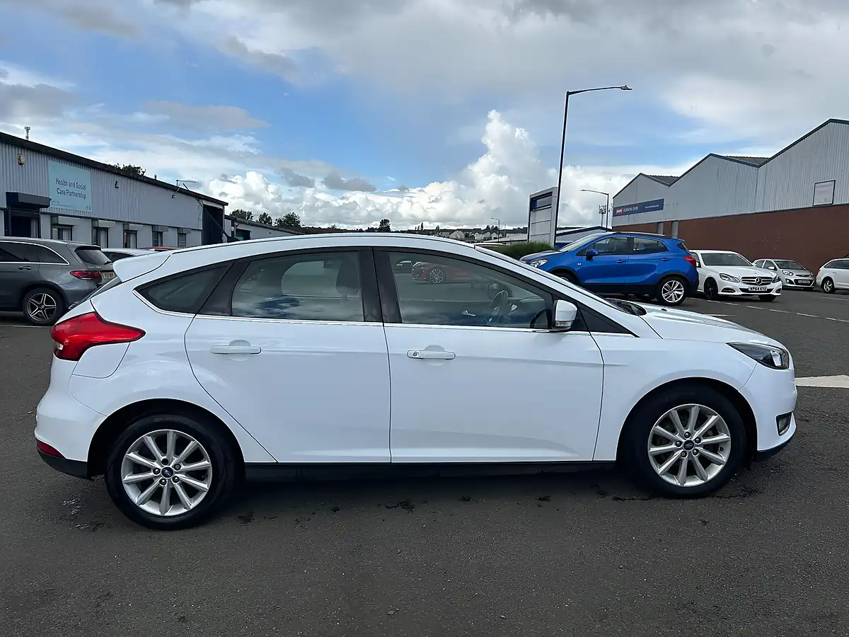 Used 2016 Ford Focus Titanium White - Interior and Exterior details 9