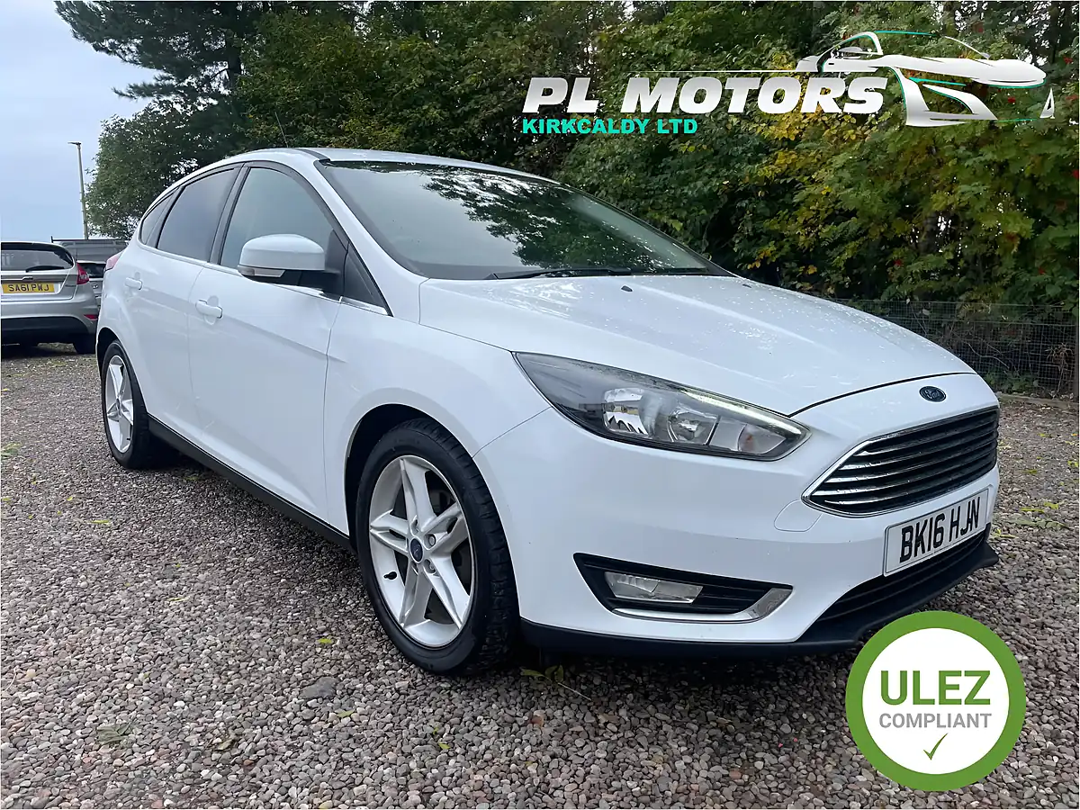 Used 2016 Ford Focus Titanium White - Front View