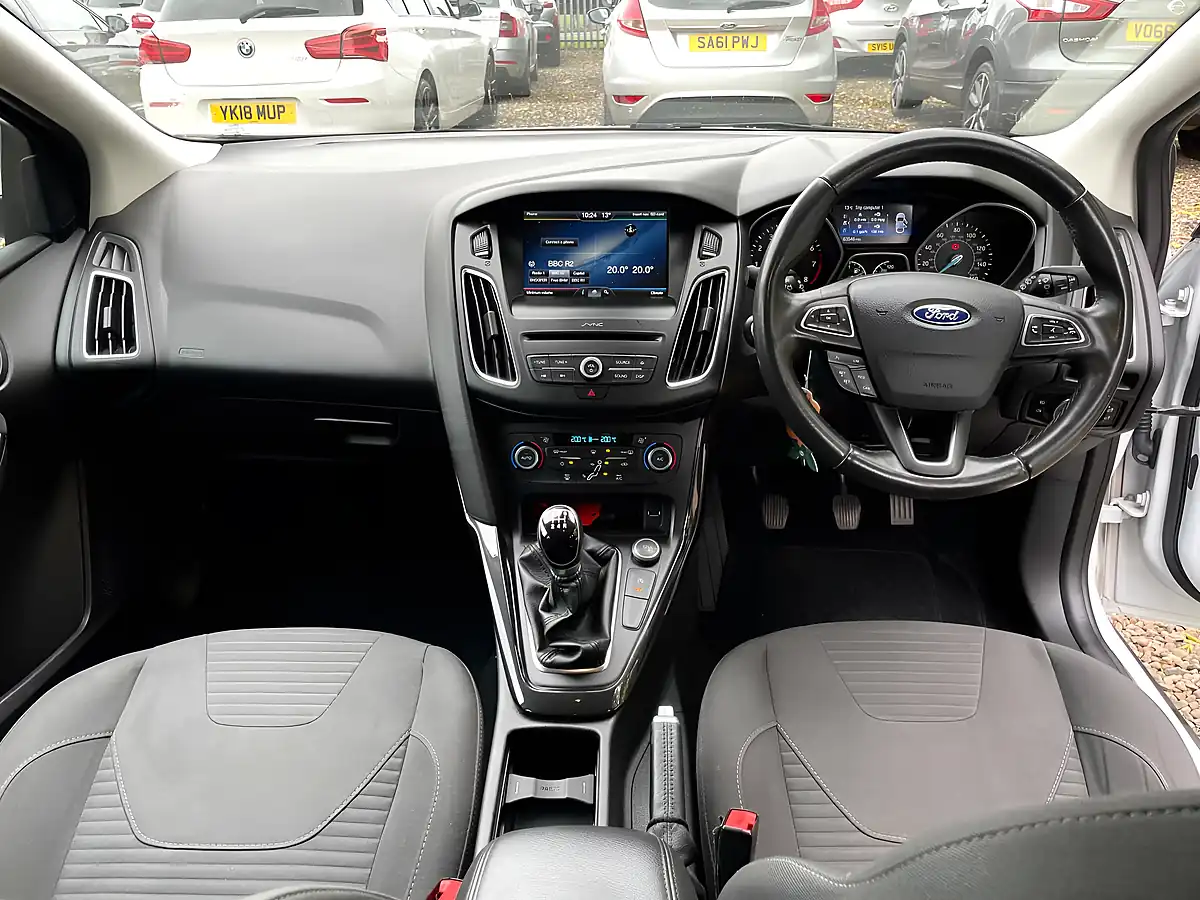 Used 2016 Ford Focus Titanium White - Interior and Exterior details 12