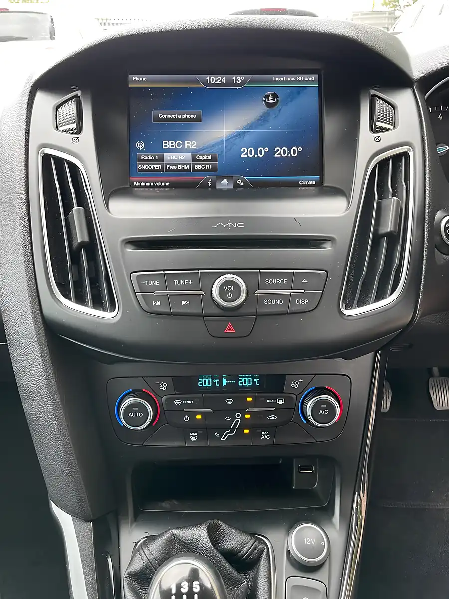 Used 2016 Ford Focus Titanium White - Interior and Exterior details 13