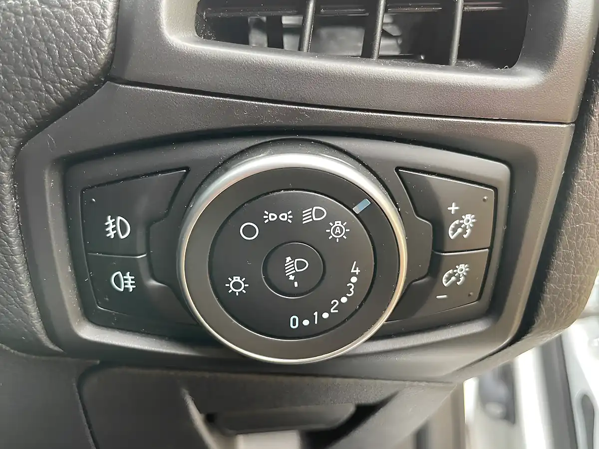 Used 2016 Ford Focus Titanium White - Interior and Exterior details 17