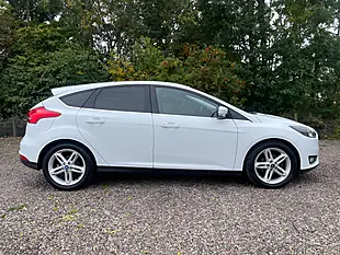 Used 2016 Ford Focus Titanium White - Interior and Exterior details 5