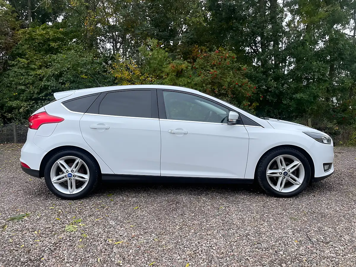 Used 2016 Ford Focus Titanium White - Interior and Exterior details 5
