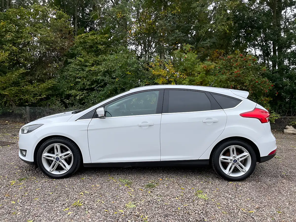 Used 2016 Ford Focus Titanium White - Interior and Exterior details 6