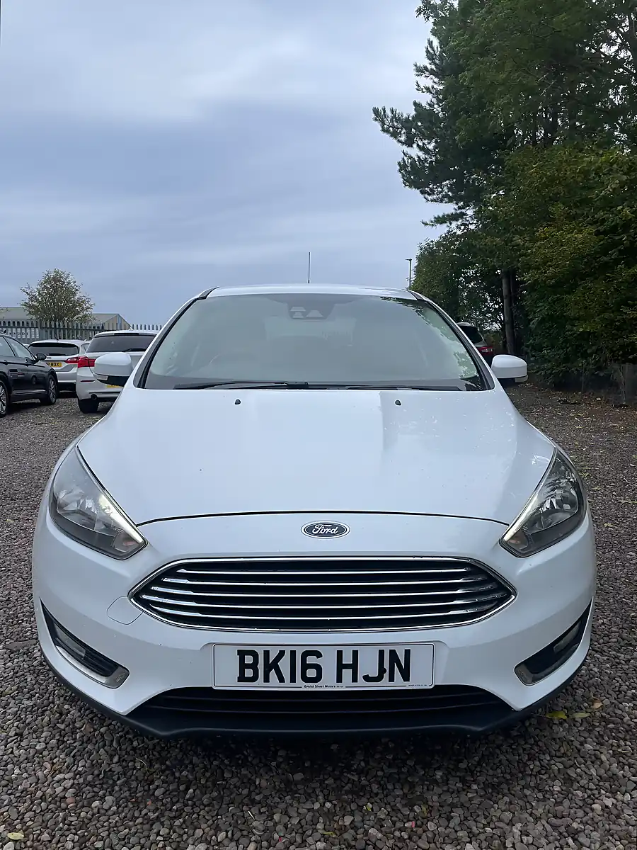 Used 2016 Ford Focus Titanium White - Interior and Exterior details 7