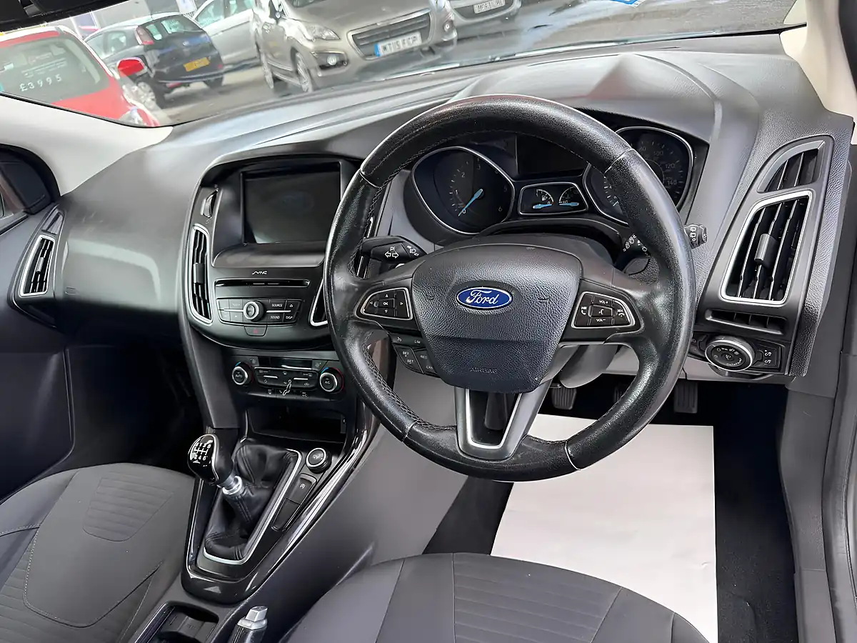 Used 2016 Ford Focus Titanium White - Interior and Exterior details 12