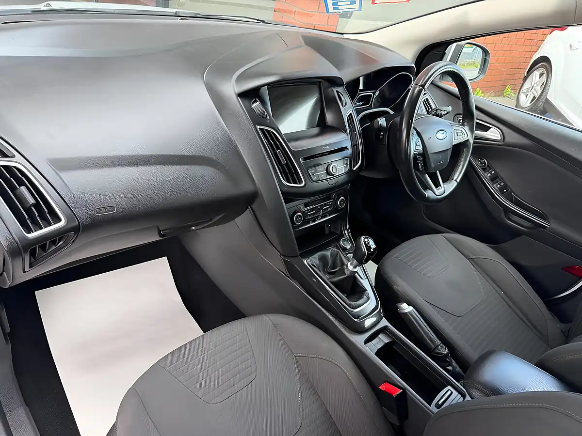 Used 2016 Ford Focus Titanium White - Interior and Exterior details 13