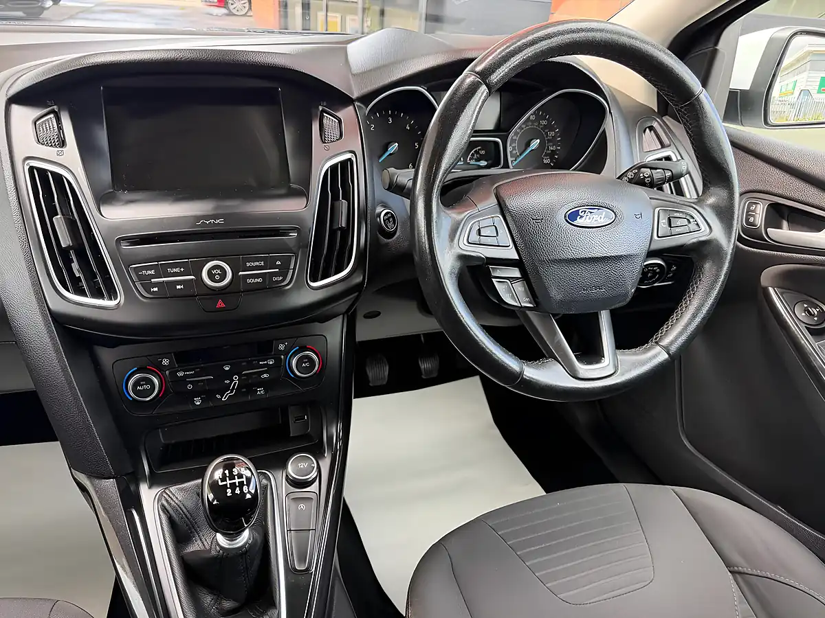 Used 2016 Ford Focus Titanium White - Interior and Exterior details 14