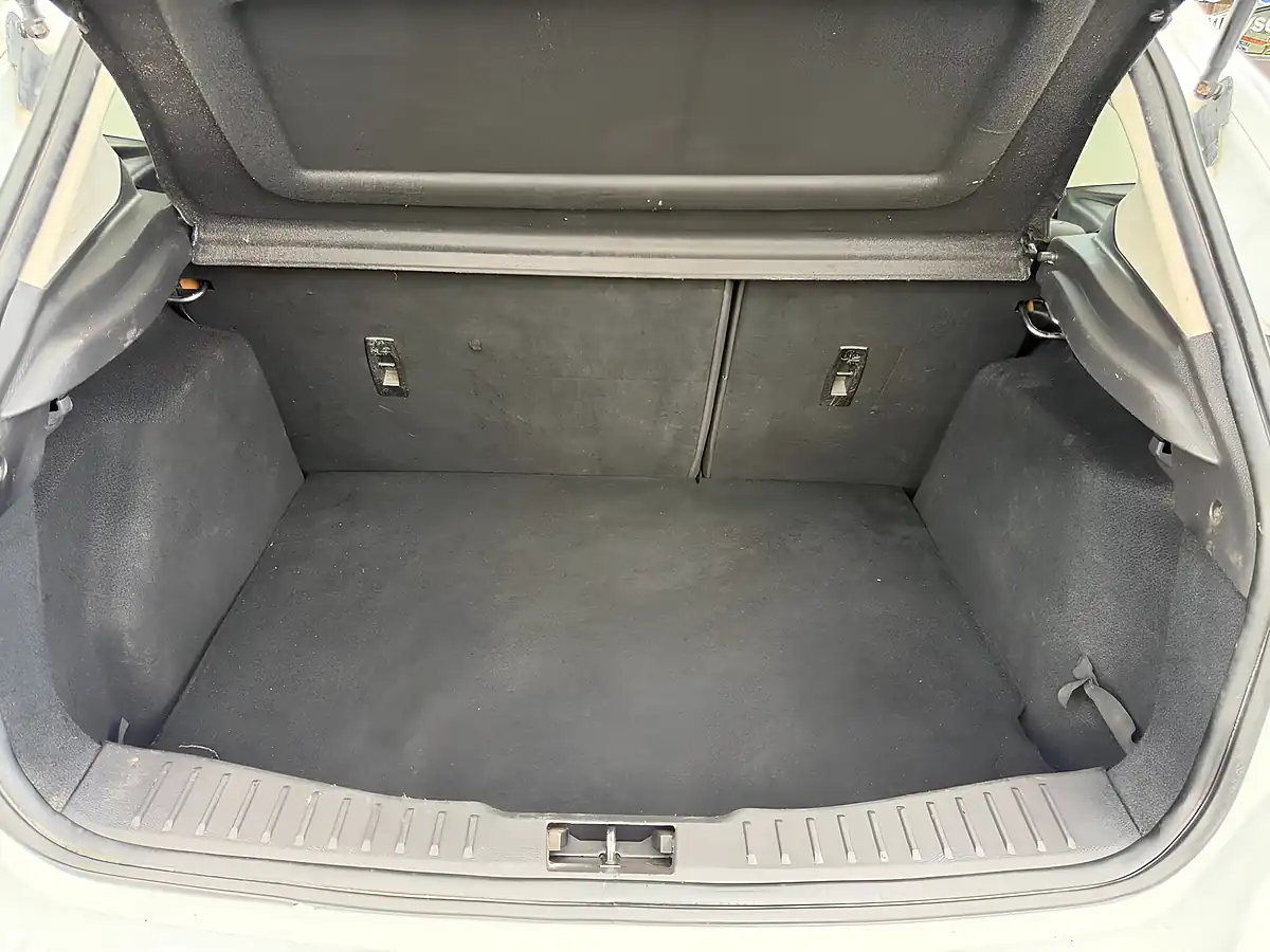 Used 2016 Ford Focus Titanium White - Interior and Exterior details 20