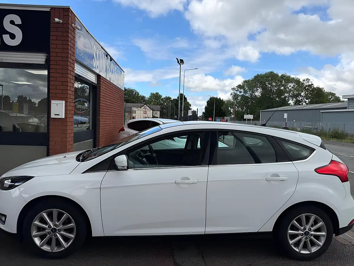 Used 2016 Ford Focus Titanium White - Interior and Exterior details 9