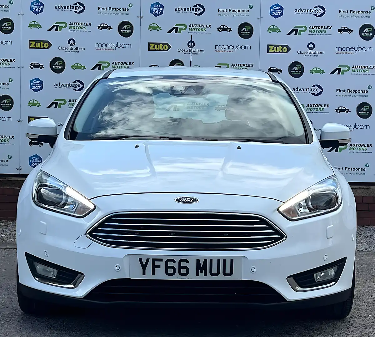 Used 2016 Ford Focus Titanium X White - Interior and Exterior details 4