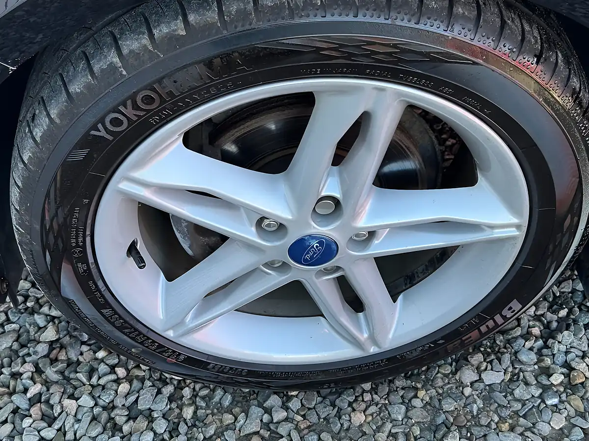 Used 2016 Ford Focus Zetec Black - Interior and Exterior details 13