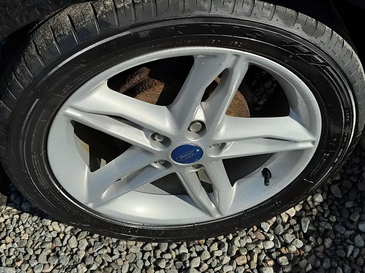 Used 2016 Ford Focus Zetec Black - Interior and Exterior details 15