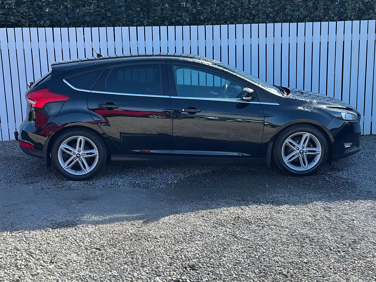 Used 2016 Ford Focus Zetec Black - Interior and Exterior details 7