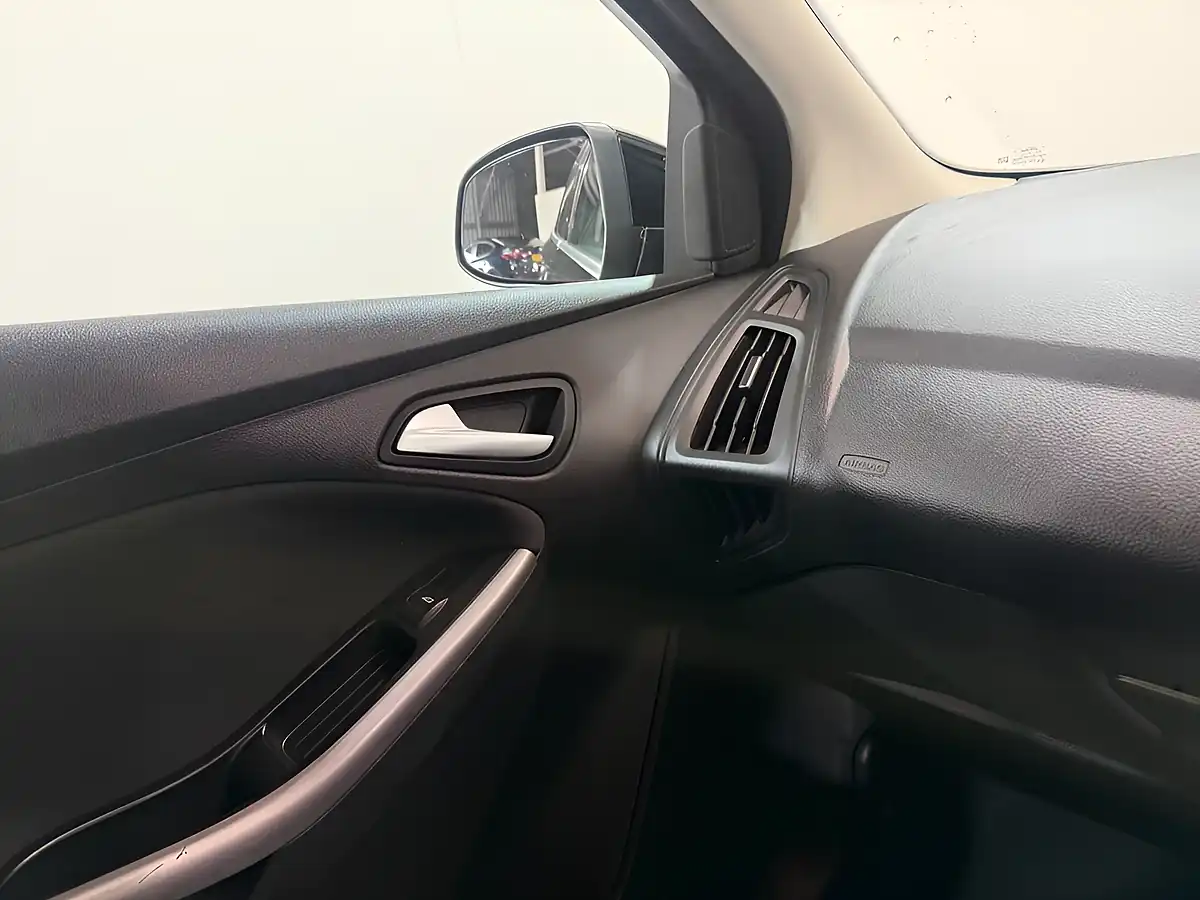 Used 2016 Ford Focus Zetec Black - Interior and Exterior details 17