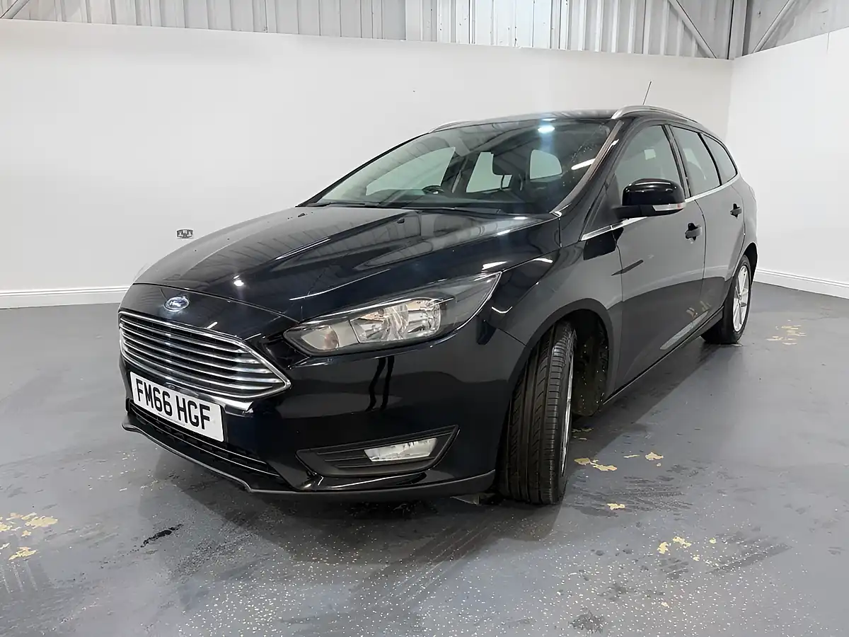 Used 2016 Ford Focus Zetec Black - Interior and Exterior details 3