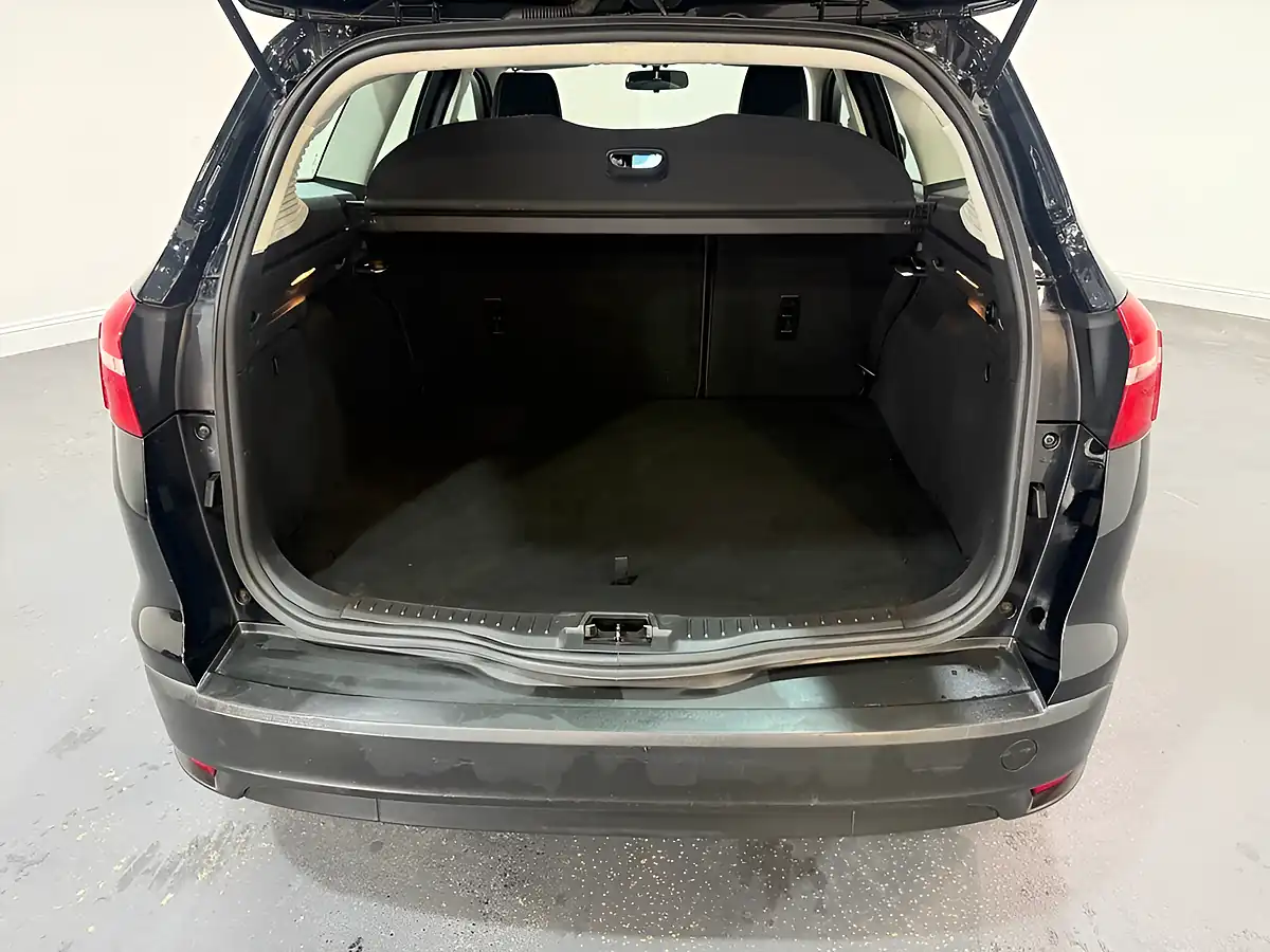 Used 2016 Ford Focus Zetec Black - Interior and Exterior details 9