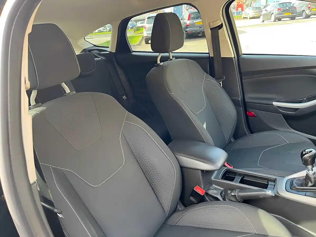 Used 2016 Ford Focus Zetec Black - Interior and Exterior details 15