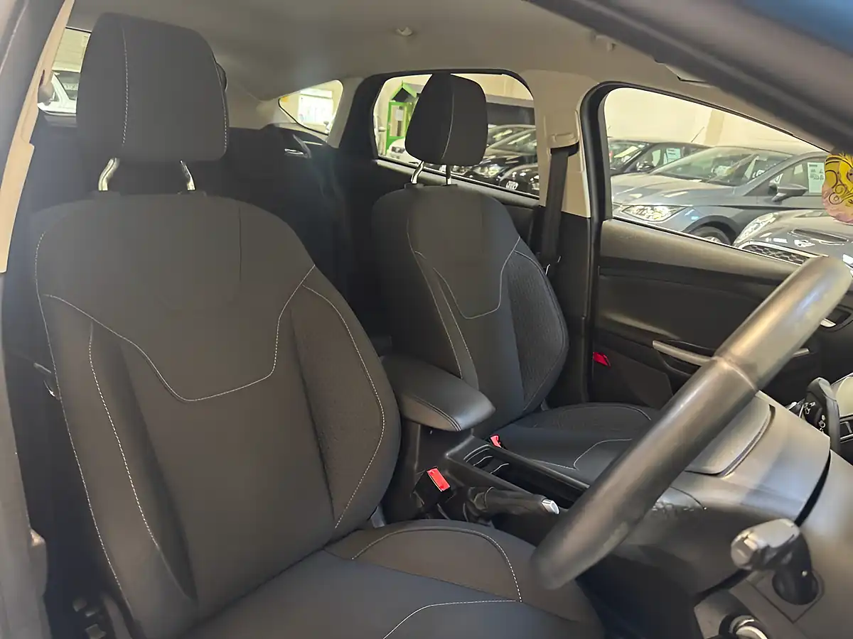 Used 2016 Ford Focus Zetec Blue - Interior and Exterior details 11