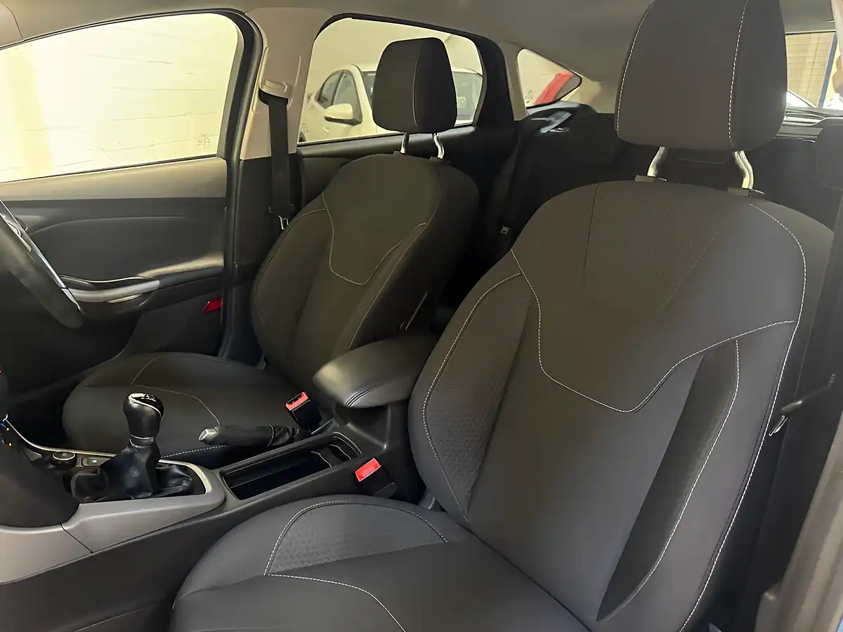 Used 2016 Ford Focus Zetec Blue - Interior and Exterior details 14