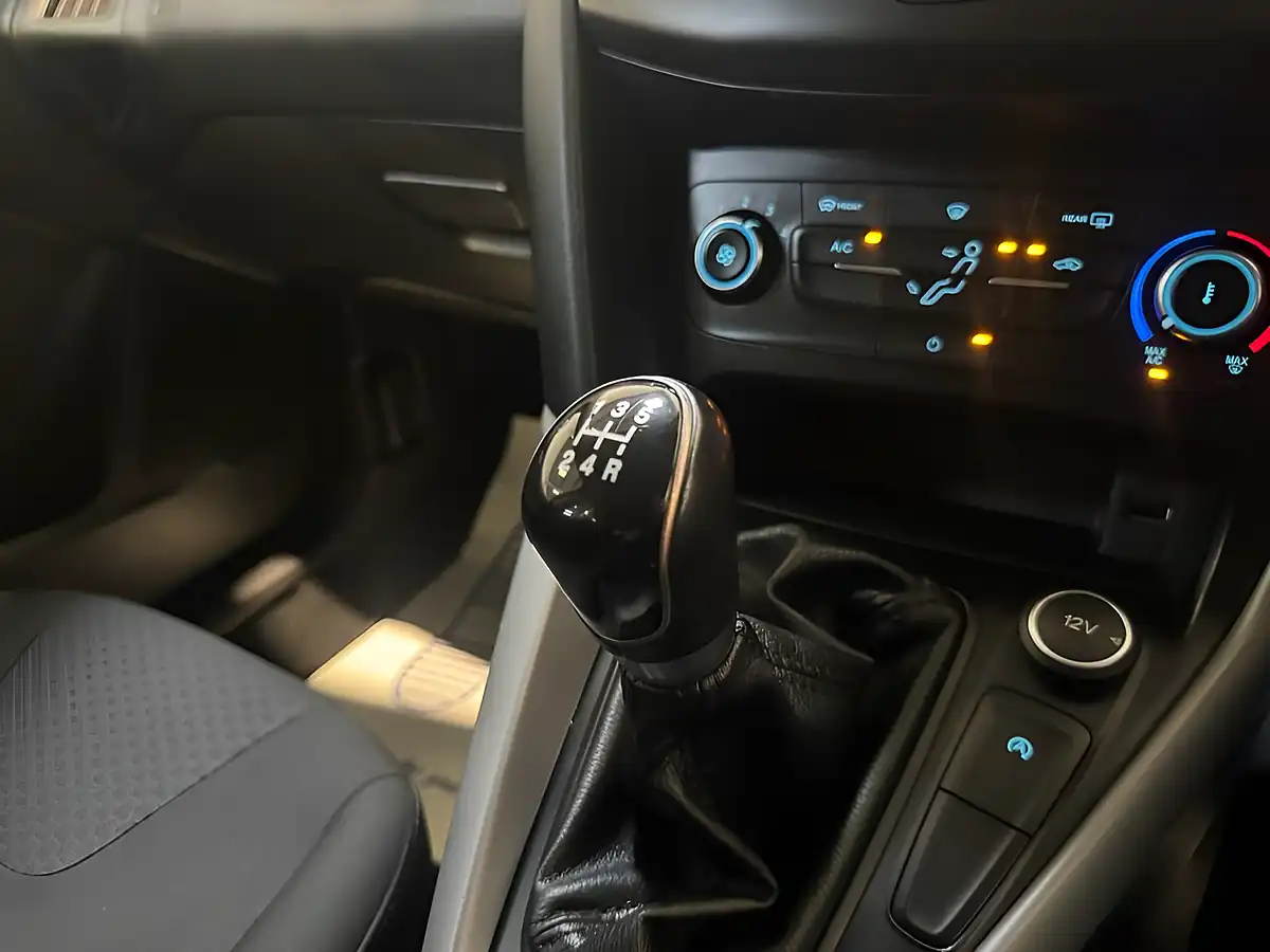 Used 2016 Ford Focus Zetec Blue - Interior and Exterior details 17