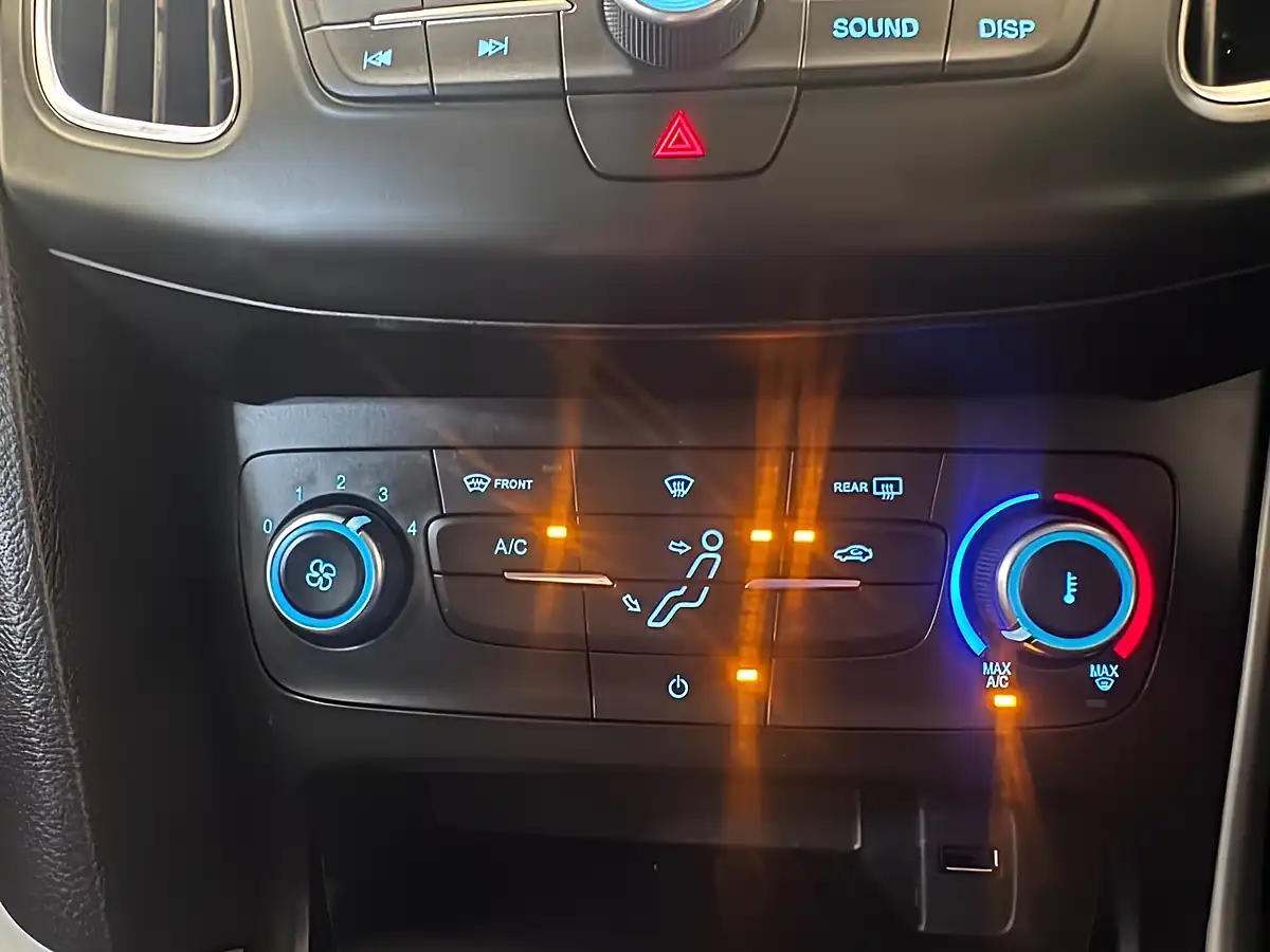 Used 2016 Ford Focus Zetec Blue - Interior and Exterior details 18