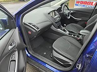 Used 2016 Ford Focus Zetec Blue - Interior and Exterior details 8