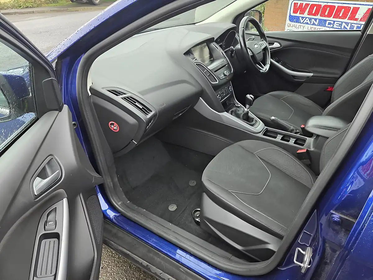 Used 2016 Ford Focus Zetec Blue - Interior and Exterior details 8