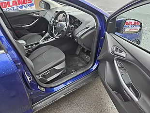 Used 2016 Ford Focus Zetec Blue - Interior and Exterior details 9