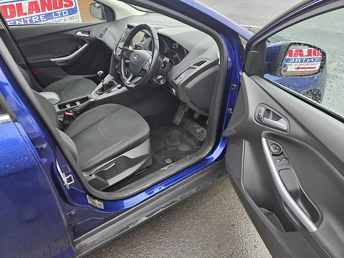 Used 2016 Ford Focus Zetec Blue - Interior and Exterior details 9